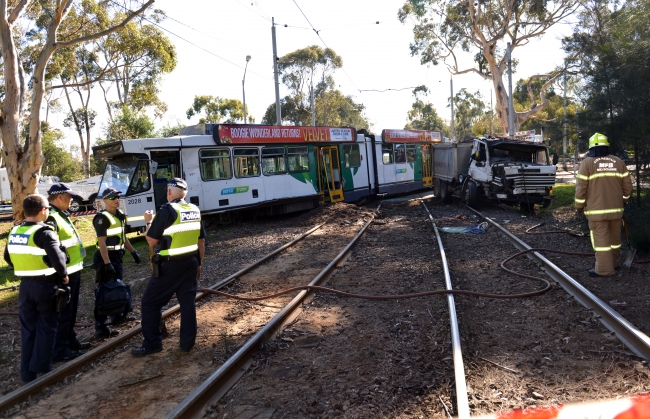 Avustralya'da tramvay ve kamyon çarpıştı